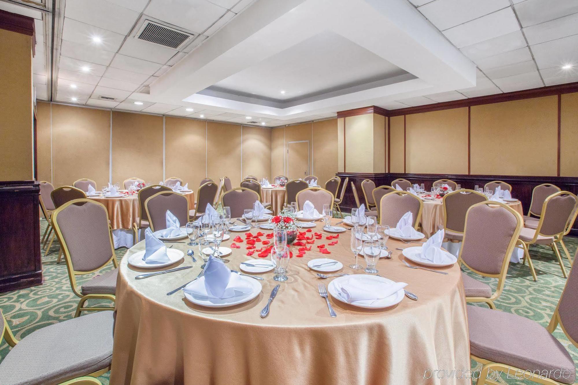 Hotel Crowne Plaza San Pedro Sula Extérieur photo